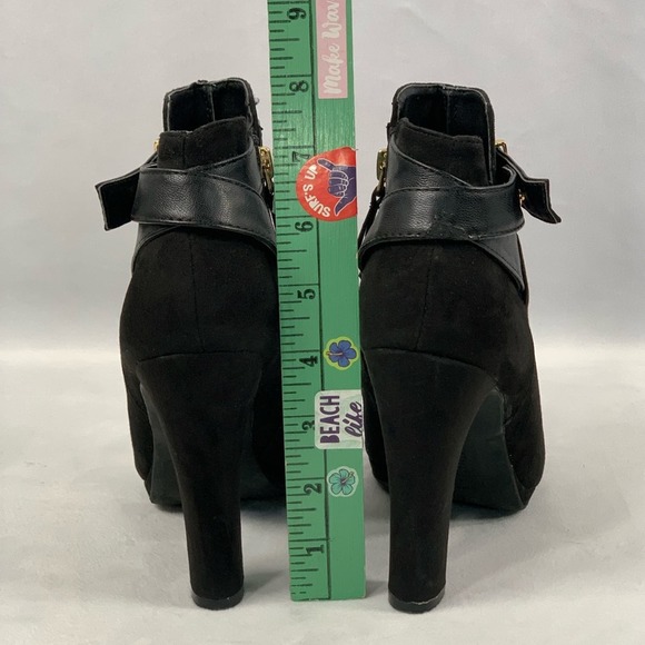 Sam & Libby Black Gold Peep Toe‎ Heeled Booties Faux Suede Belted Women’s Size 6 - Picture 4 of 11